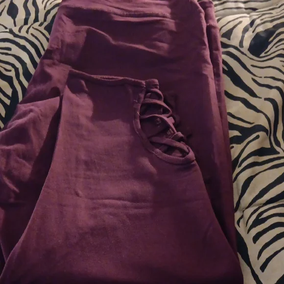 Burgundy Leggings - Picture 5 of 5